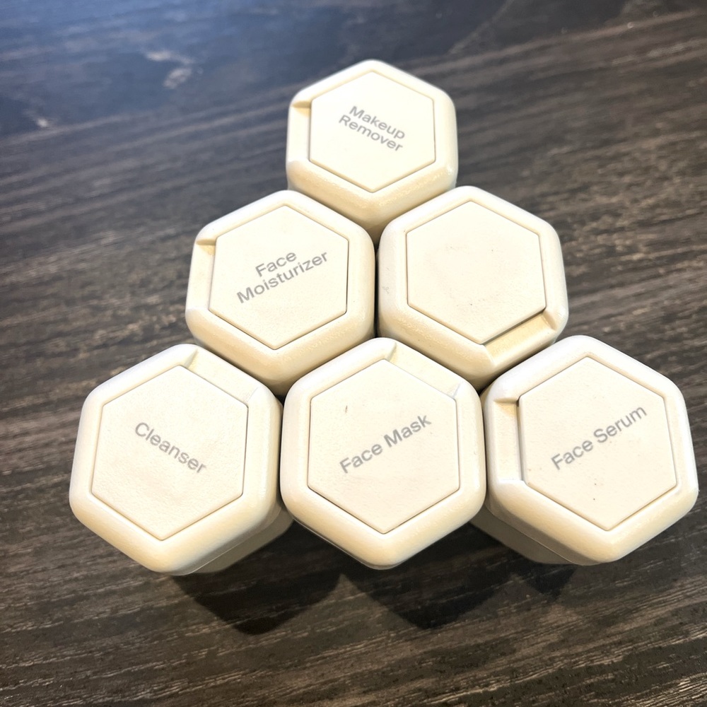Cadence travel capsules